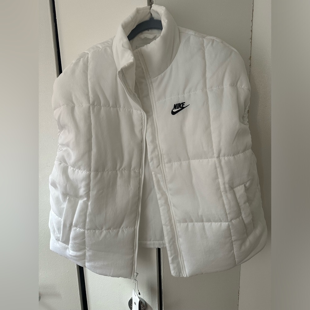 NWT Nike White Puffer Therma-Fit Vest